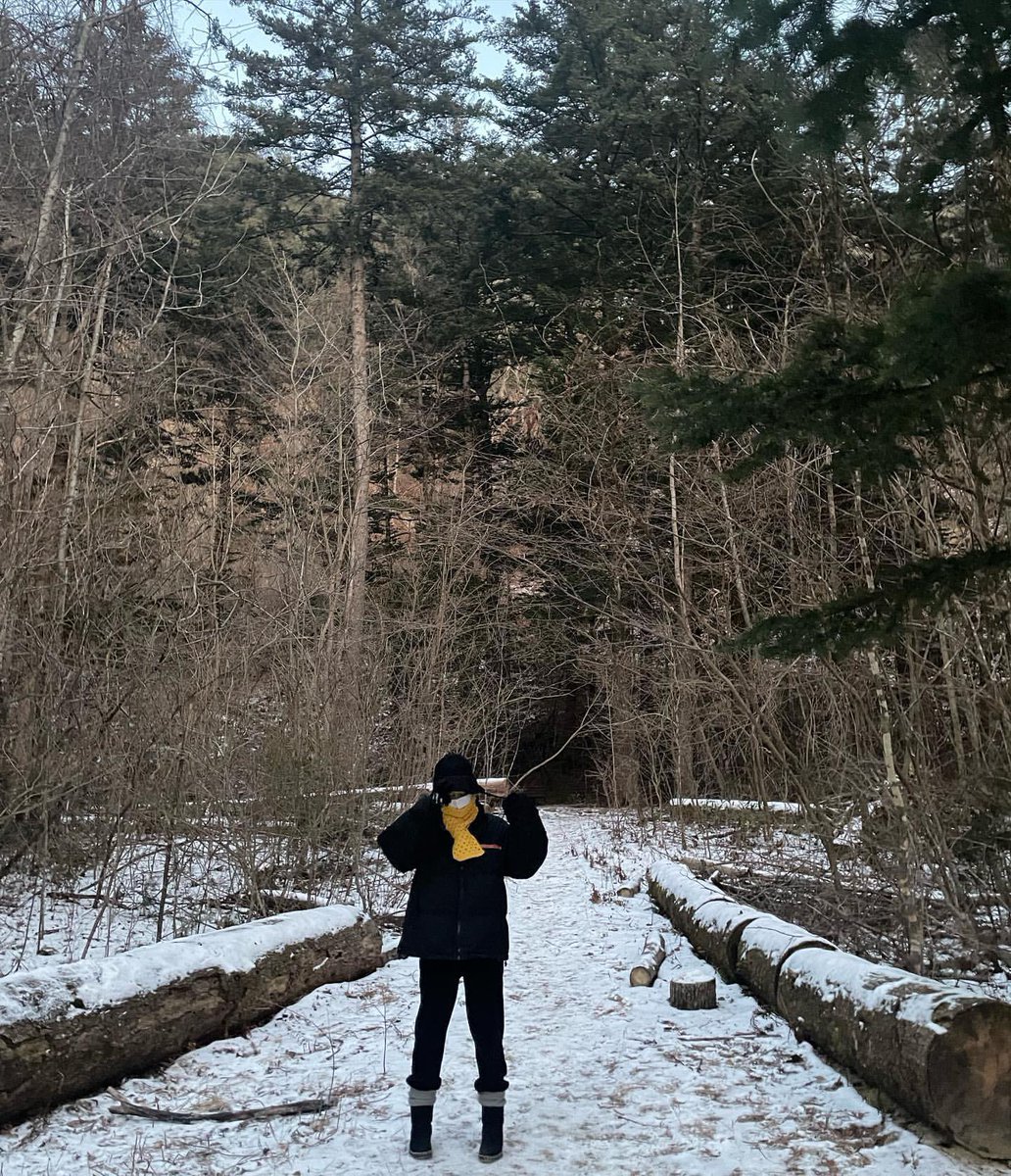 JElNNE's tweet photo. “산에가서 좋은기운 잔뜩 받기.” 🧘‍♀️🌳 https://t.co/BwlrbS3GEN