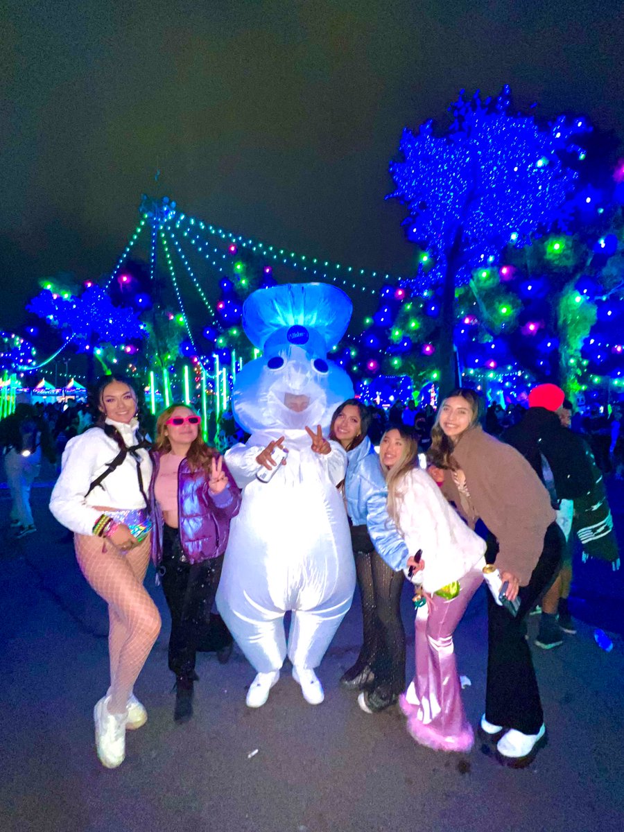 miahhmoreno's tweet photo. CoUnTdOwN 🌈🛸🧡💅🏻 https://t.co/W51orgBatG