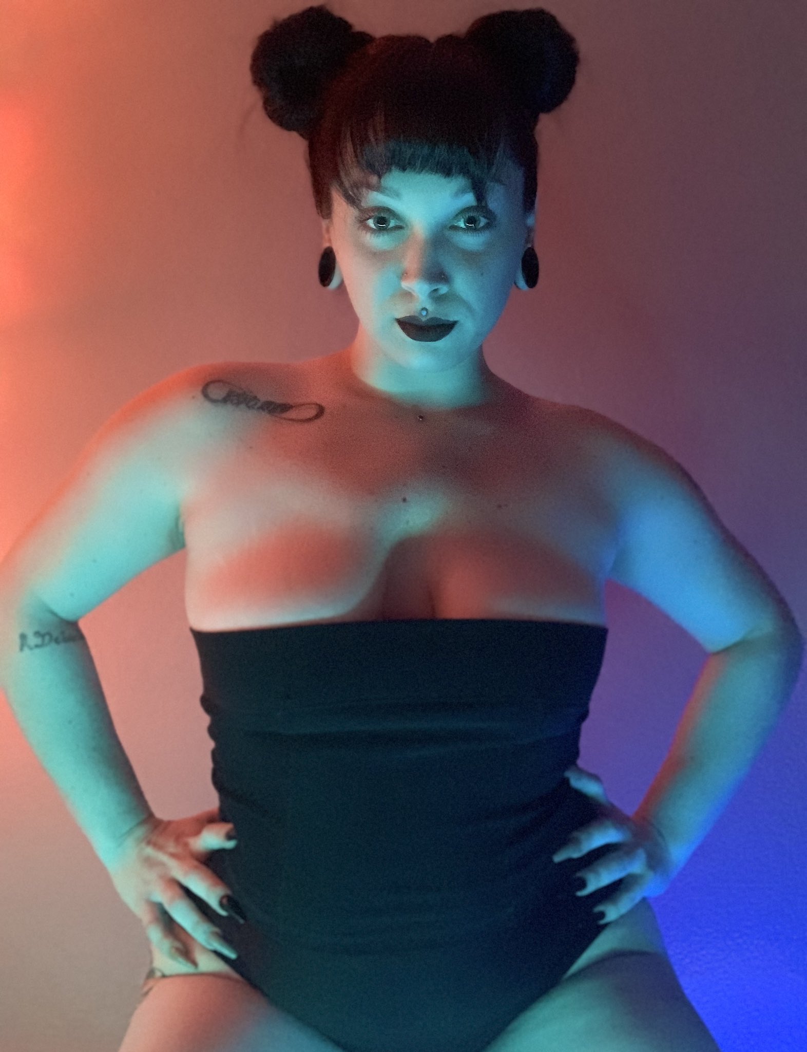 If I’m sitting on your face you should be honored if I let you breathe js 🖤 https://t.co/PM8oPn8XJ6