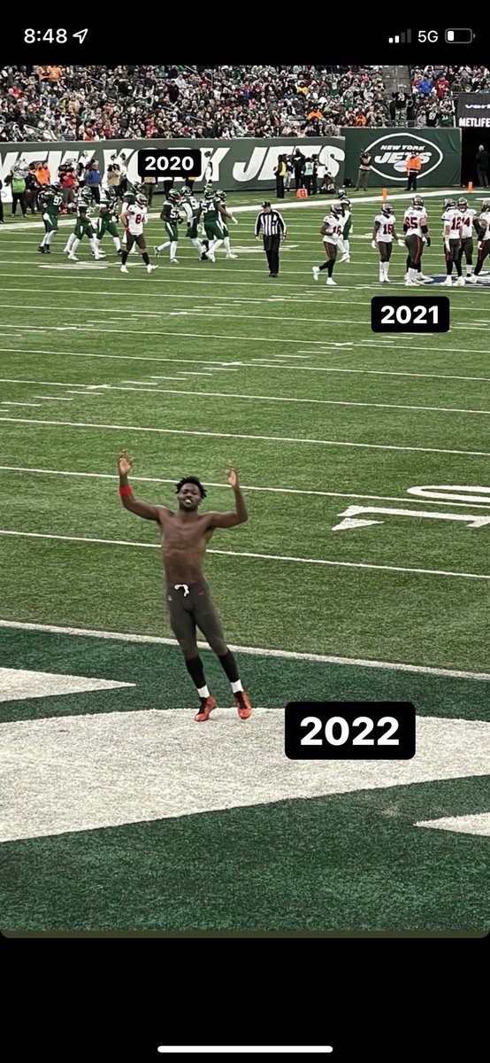 ERGStudio's tweet image. happy new year! 
#antoniobrown #nfl #NewYear_NewWayOfLiving  #NewYear2022
