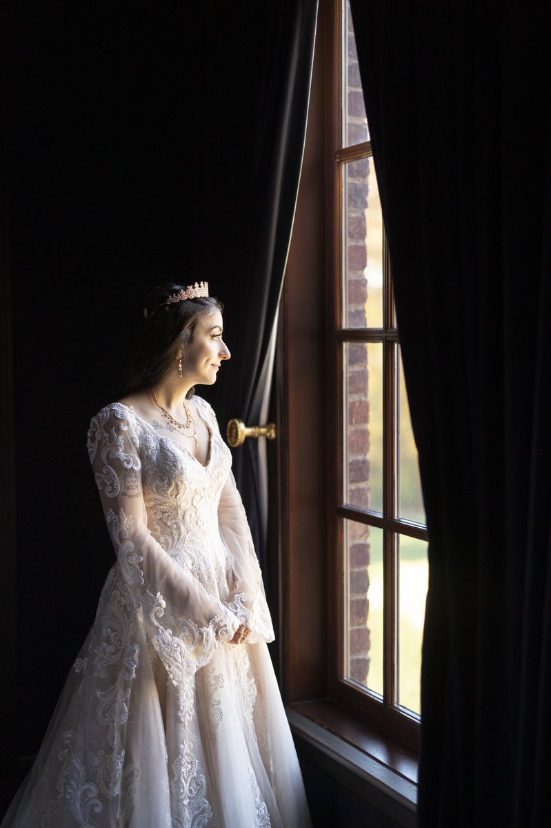 forsyth_shannon's tweet photo. @AdelaideKane our wedding was #Reign inspired &amp; we really went all out having our last dance under falling feathers (making a mess in an expensive venue is a fun way to end the evening). Also, the name of my gown just happened to be Adelaide <3 https://t.co/3REjvTbTWG