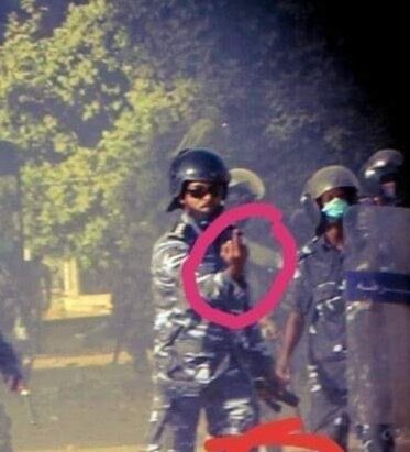 ba9ta1's tweet photo. هاك تحيه ليك من العسكري زاتو https://t.co/rz9WjMCBRs