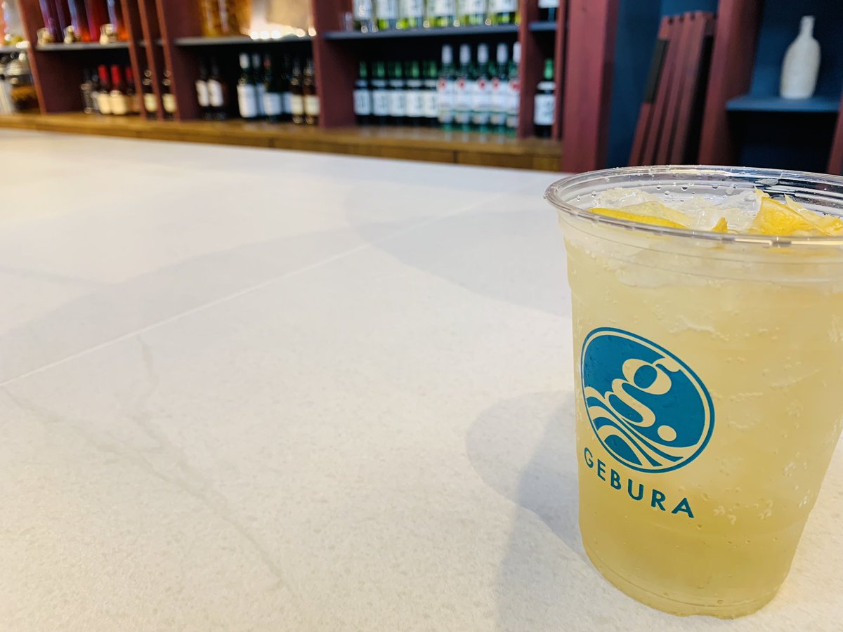 gourment_master's tweet photo. 『GEBRA』は前出の『牡蠣屋』プロデュースのオリジナルカクテルが堪能できる、お洒落Bar。趣ある建物と落ち着いた雰囲気の店内は居心地抜群。オススメはポップの苦味とレモンの甘さがベストマッチの「広島レモンビール」※写真は広島レモンハイボール。おかわりはALL200円。
#GEBRA #Bar #宮島 #広島 https://t.co/DZxXFSEIpn