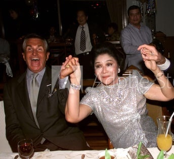 SaltAndReality's tweet photo. In 1982 Imelda Marcos bought the former home of Charlie Chaplin in Beverly Hills using Hollywood actor George Hamilton. The money came from crony Antonio Floirendo Sr. who admitted funneling it for Imelda. It was paper sold to crony Adnan Khashoggi who forfeited it to the PCGG https://t.co/NenPKmH5vZ