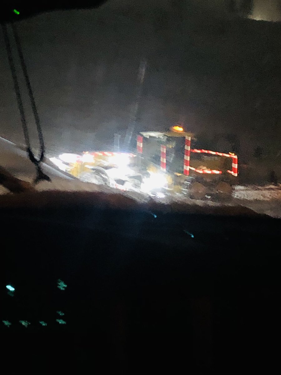 TrxvoTv's tweet photo. Plows are up here but the workers are f*$&amp;ing useless, they are standing around with their hands in their pockets👎🏻👎🏻 https://t.co/RkYrlNxFJT
