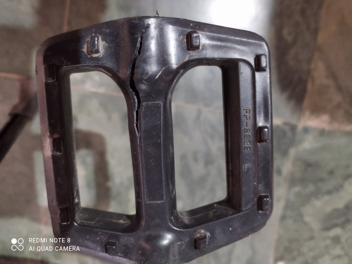 sabmaximum's tweet image. Your bike quality is horrible. After riding Meteor 700C for 1000 kms, 11000m elevation gain post purchase in October 2021, pedal cracked. Stand is flimsy as bike topples over. #GoBiking