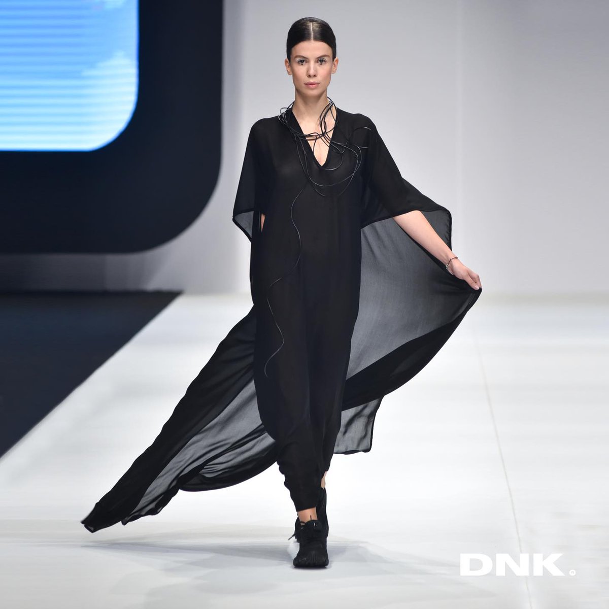 MarketCoGuelph's tweet photo. DNK's Cape Jumpsuit is sleek and statement-worthy. 

The quality fabric drapes over your body beautifully, flows in the wind, and makes you feel both comfortable and stylish.

Feel free in your work wear here:
https://t.co/F4ZdRg7ZN5 https://t.co/RVpfdLyKRw