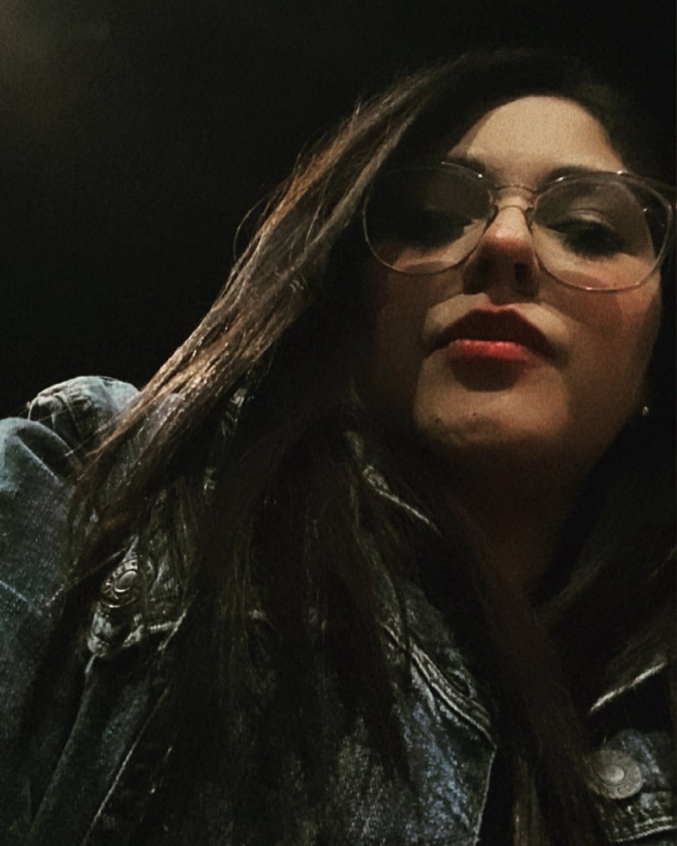 Naadyza's tweet photo. 2021 me dejo con mi corazón 💔 🕊2022 lleno de fortaleza, sabiduría y paz 🥂 https://t.co/Y8I2rS0GVv