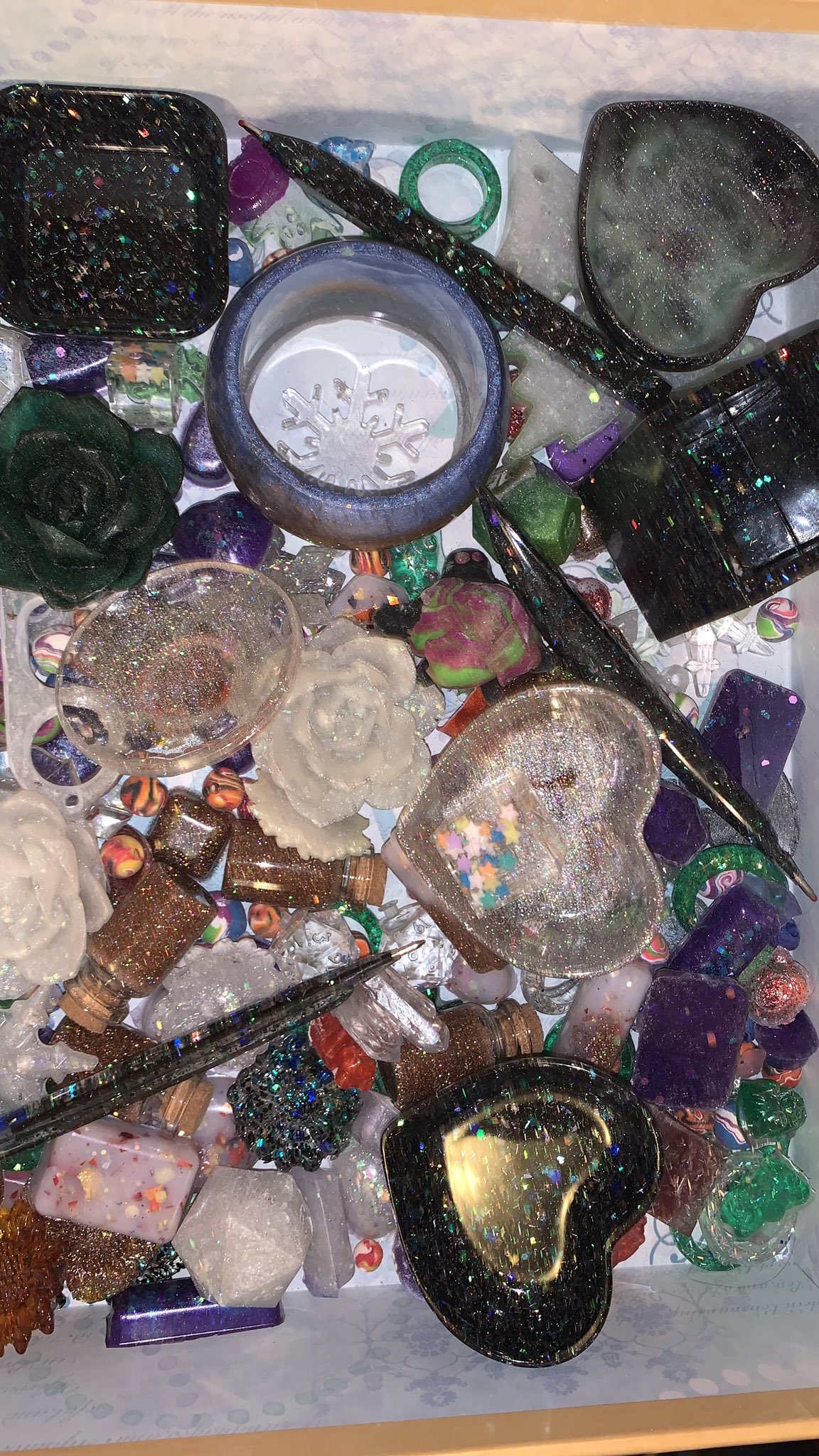 Look at all the fun shit in my $5 lucky handfuls box. https://t.co/hovWHBCHB4