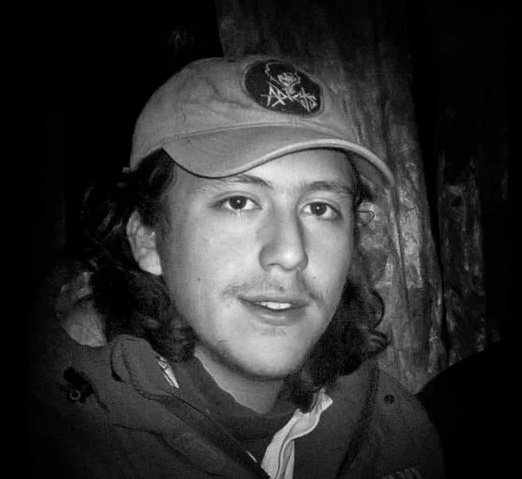 "Me dijo que la bala que le dio muerte, 
  fue disparada por el poder" 

Un 3 de enero de 2008, el cabo de FFEE Walter Ramirez bajo la protección del Estado, asesina por la espalda a Matías Catrileo Quezada...