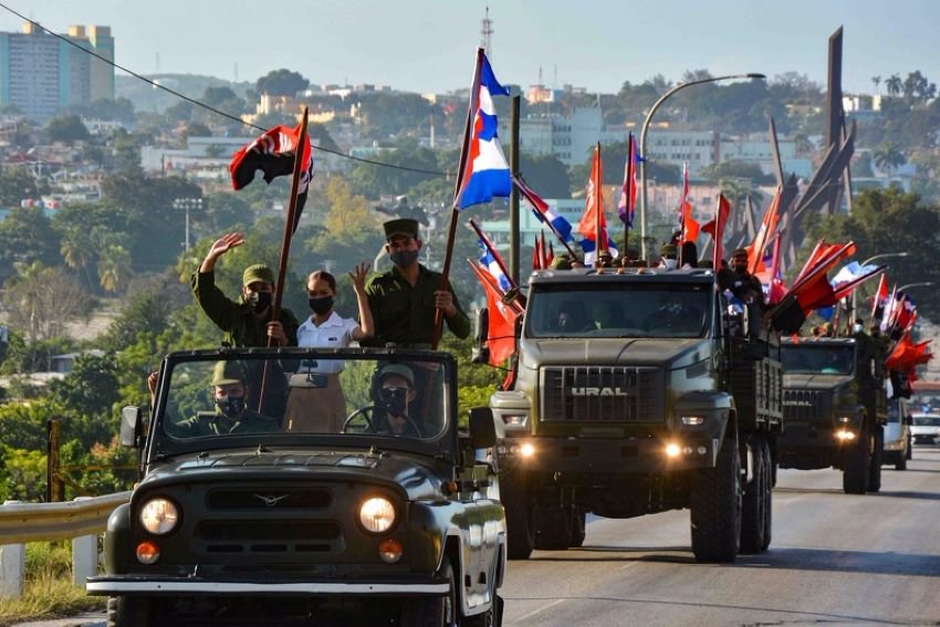 #Cuba🇨🇺 labra hoy la victoria frente a la COVID-19, con nuestros médicos y científicos, gracias a la obra de una generación que triunfo hace 63 años y realizó la sorprendente Caravana de Libertad. #CubaViveEnSuHistoria #CubaVive #Feliz2022Revolución <a href="/DiazCanelB/">Miguel Díaz-Canel Bermúdez</a> <a href="/PartidoPCC/">Partido Comunista de Cuba</a>