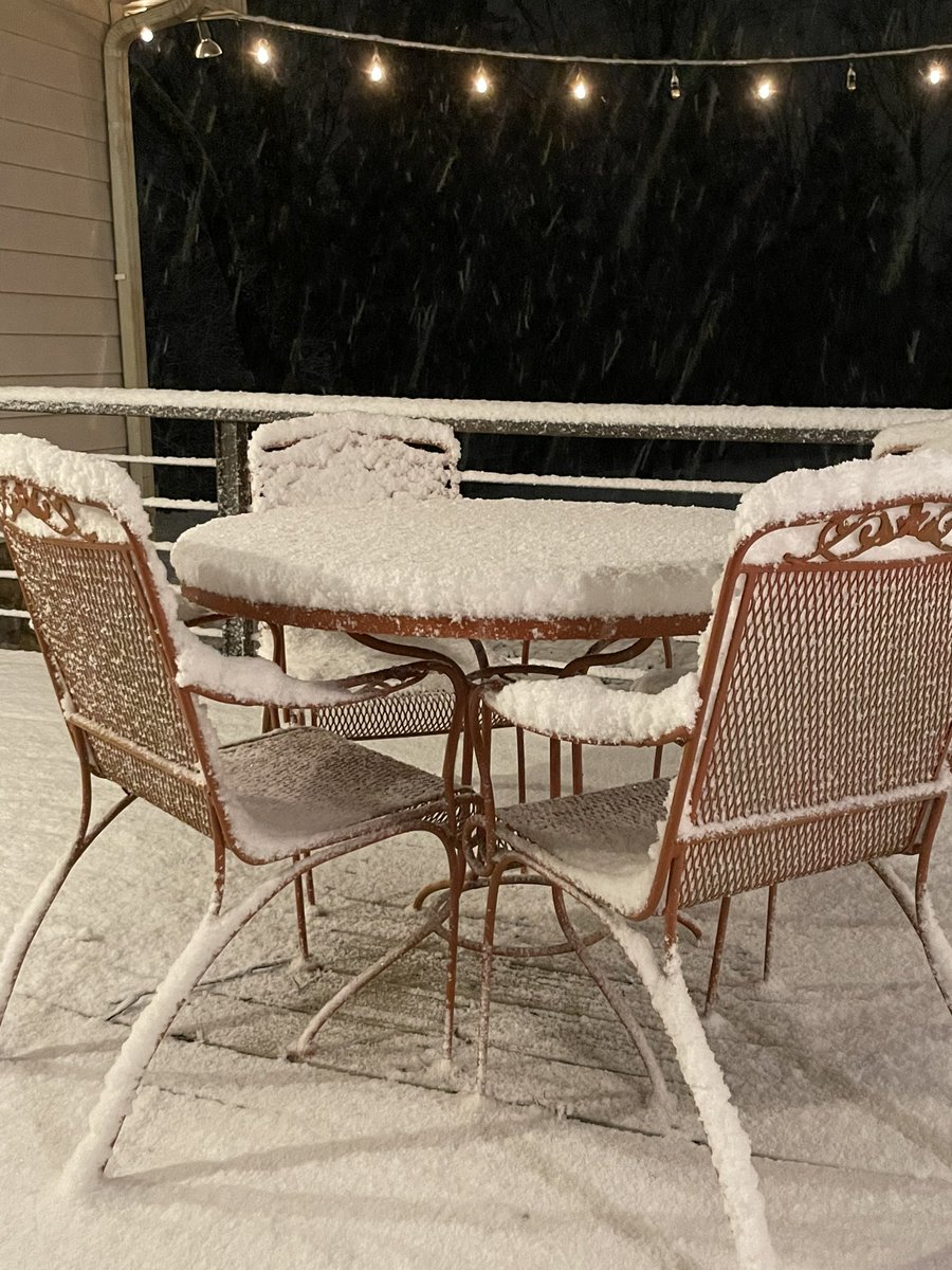 heidisa's tweet photo. @NashSevereWx Brentwood checking in at 10:42pm #tspotter https://t.co/w5n4I0HfR9
