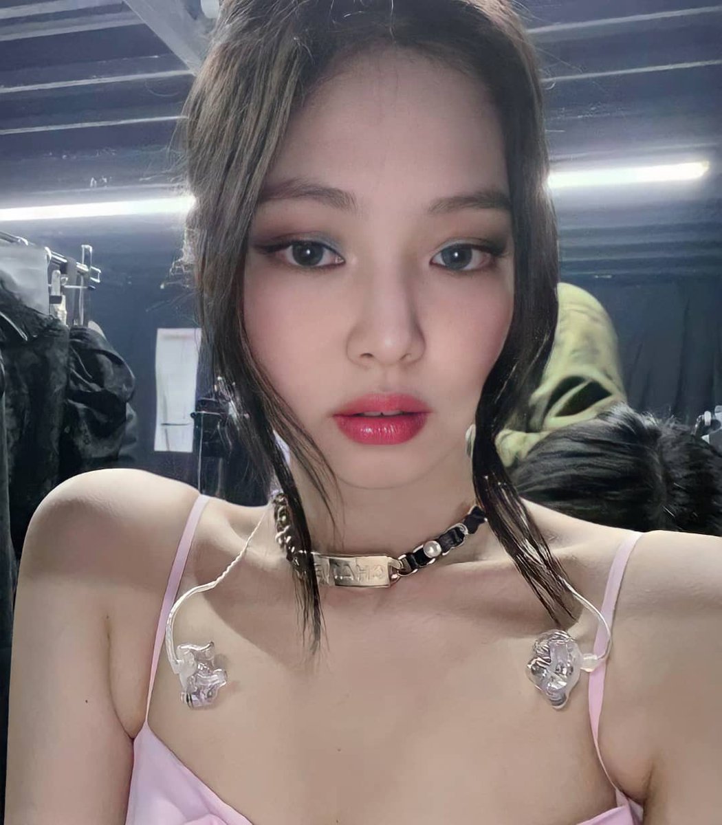 this jennie kim selfie is top tier