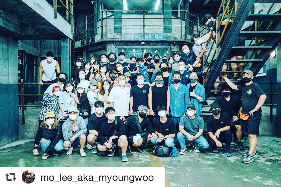 jp_k216's tweet photo. #repost mo_lee_aka_myoungwoo IG
함께 어느날을 만들어 주었던 스텝 배우 모두 새해 복 많이 받으세요.
뜨거웠던 교도소를 생각하며..
#어느날 #Molee #OneOrdinaryDay
#김수현 #KimSooHyun https://t.co/sa6go8mzud