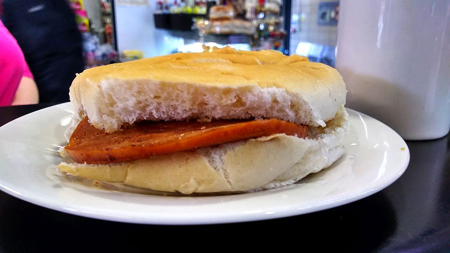 LachlanMain's tweet image. ASHTON-under-LYNE.
Spam roll anyone? Off the market, it was lovely.....👍👍
#Spam #Spamroll #food #AshtonunderLyne #Market #cafe #breadroll