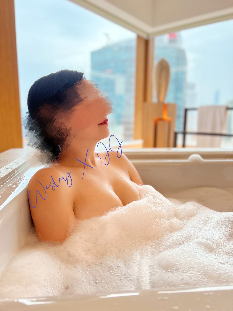 MasterWesleyKK's tweet photo. #遲來的新年快樂
#除夕去左sexcation
#2021不算很難過
#因為2022會更難過
#但我哋一定會一樣捱得過
#香港人加油吧
#WesleyXJJ
#MasterWesley https://t.co/qh0rUIkqtH