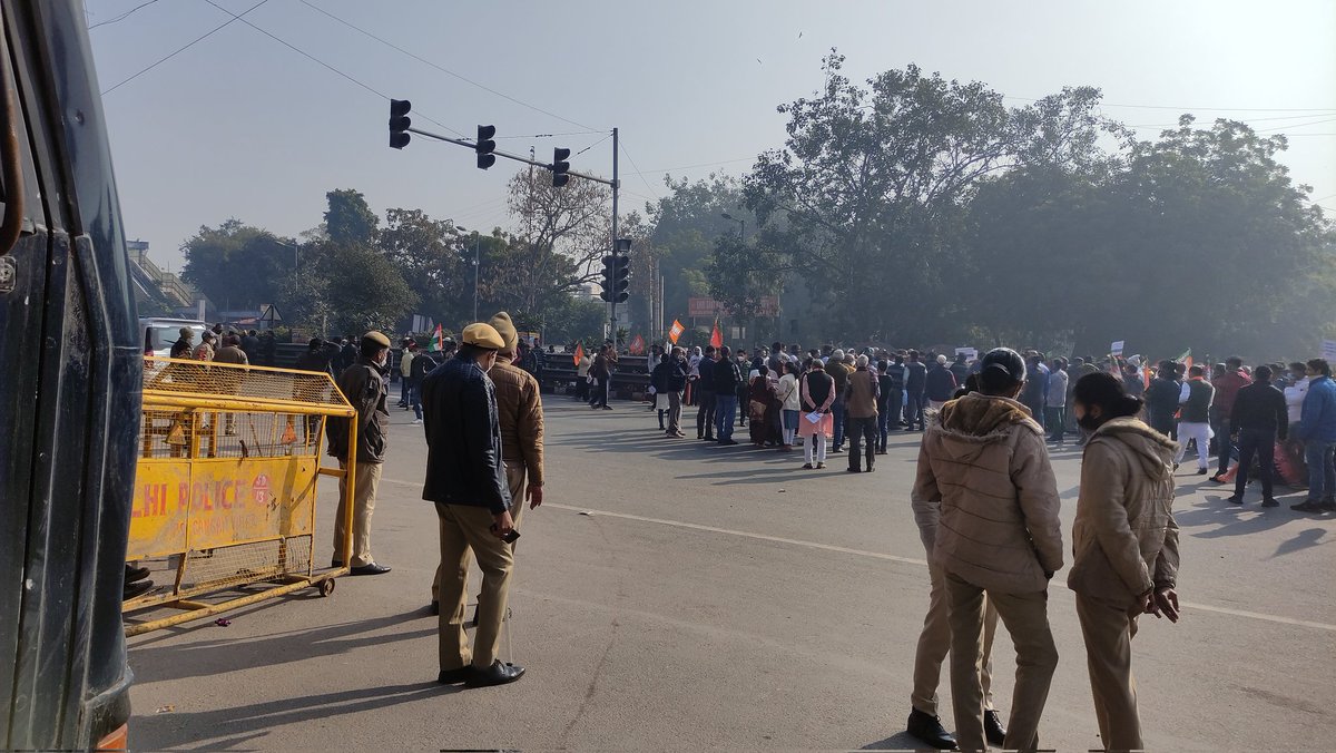 itsdeepukumar's tweet photo. #DelhiPolice  ko normal public ki koe perwa nhi hai ye bs. Is reli ko support kar kare hai https://t.co/eEcK464Fee