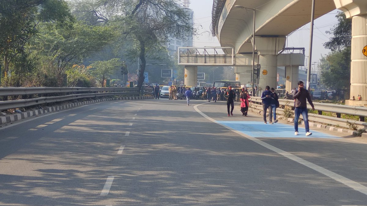 itsdeepukumar's tweet photo. #DelhiPolice  ko normal public ki koe perwa nhi hai ye bs. Is reli ko support kar kare hai https://t.co/eEcK464Fee