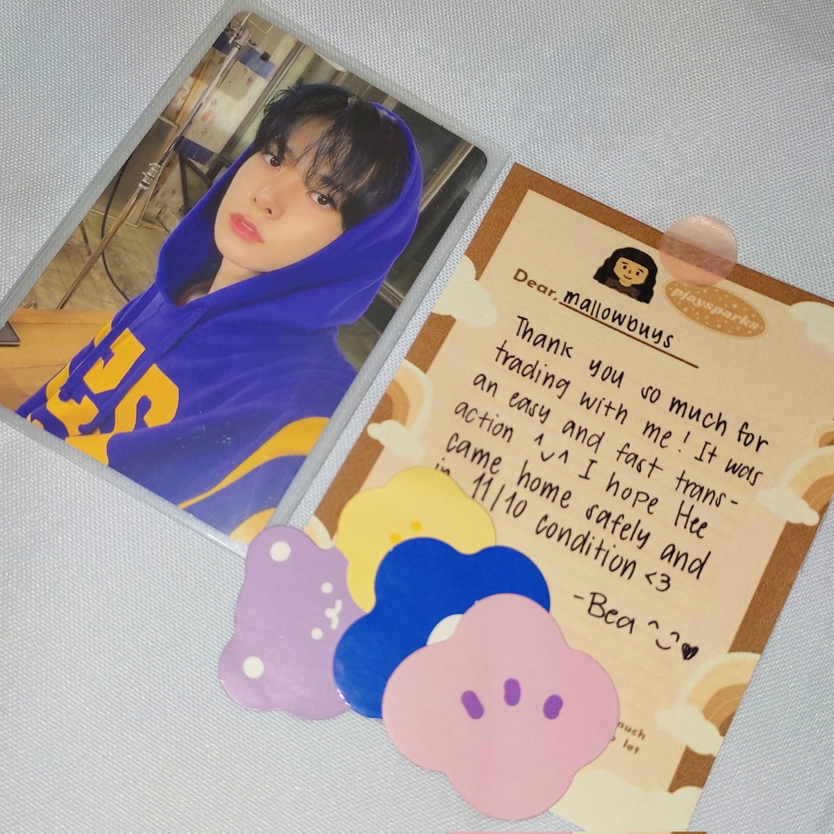 mallowbuys's tweet photo. 🍥 #mlwmails . . . from @pjaysparks

hee hoodie already arrived <3 tysm for packing it safely and for smooth and fast transaction huhu super bilis lang talaga niya dumating ! thanks for trading with me, looking forward for our next transactions 💗 #frompjaysparks https://t.co/co7C9iWNOu