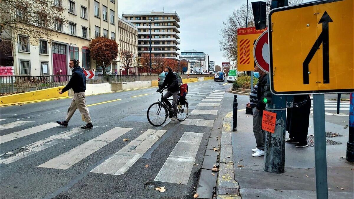 leparisien_93's tweet photo. Seine-Saint-Denis : les plans du Tzen 3 corrigés pour rendre l’ex-N3 plus cyclable... mais pas avant 2028
➡️ https://t.co/z5bIo50NIF https://t.co/TpBojIxmXi