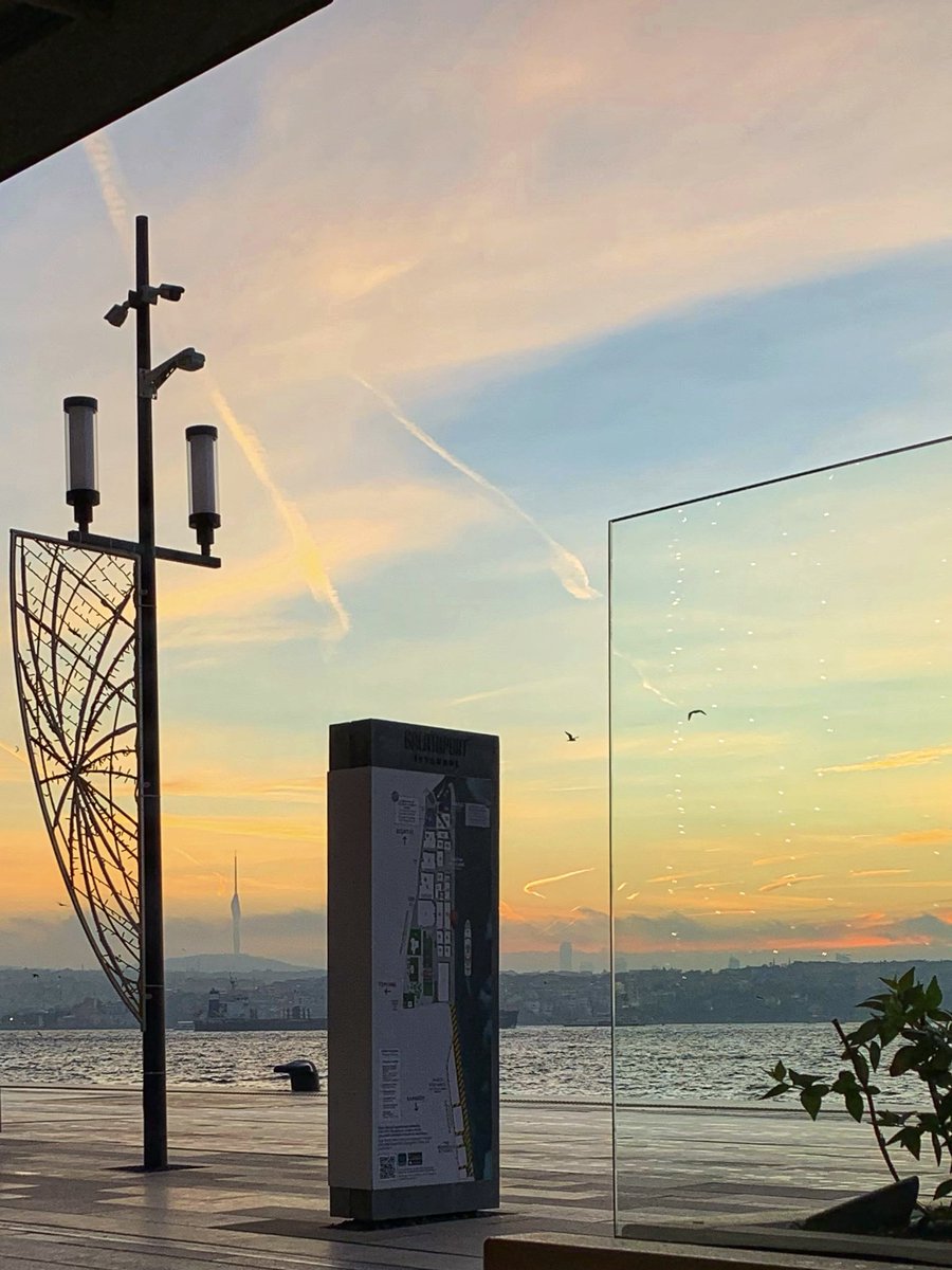 A0_1Z's tweet photo. Günaydın İstanbul
#erkencikuş https://t.co/2s1POcFgfc
