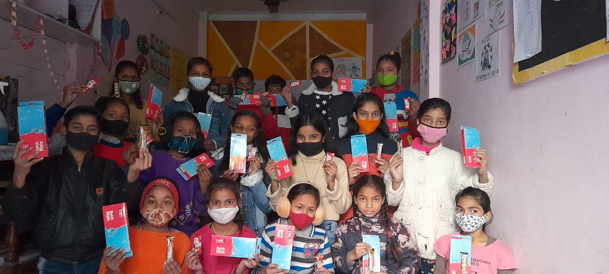 Afd_ngo's tweet photo. A new year celebration organised With children and distributed stationary items to the children as a new year gift.
.
.
.
.
.
#trilokpuri #children #afdngo https://t.co/OyBt3M5ig3