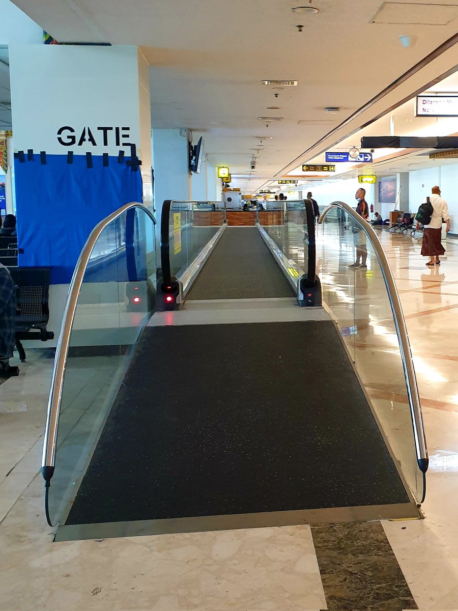 ANDIMURSIDI's tweet photo. Bandara Juanda paling "menyiksa".
Banyak fasilitas tapi hanya Asesories saja, baik itu tangga berjalan sampai garbarata. Apa fungsinya pajak dibayar penumpang? 
@erickthohir @AngkasaPura_2 @AP_Airports https://t.co/GHLJgW3Maa