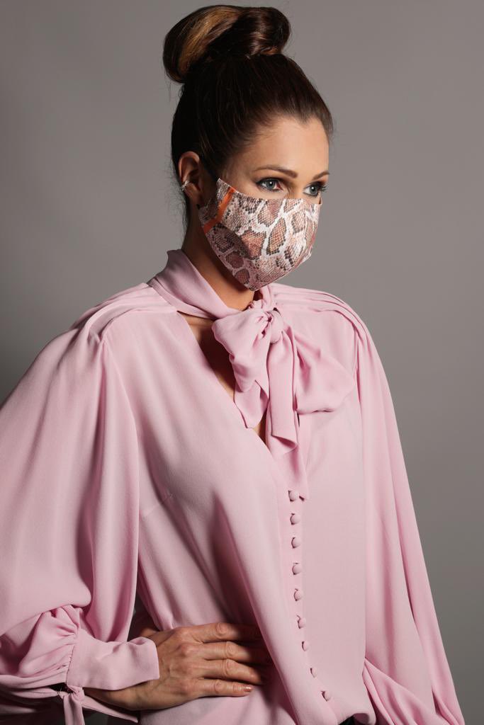 MCollignon's tweet image. Van klanten begrepen dat onze mondkapjes helpen ook tegen hooikoorts. #wasbaar #getest #stijlvol #duurzaam moniquecollignon.com