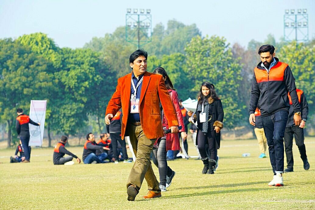 Fuad_Trainings's tweet photo. Let's get back to work.
Happy First Working Day of 2022 :) 
#AhmadFuadTrainings 
@iamahmadfuad #HappyNewYear #HAPPYNEWYEAR2022 https://t.co/2CvlyOrW7f