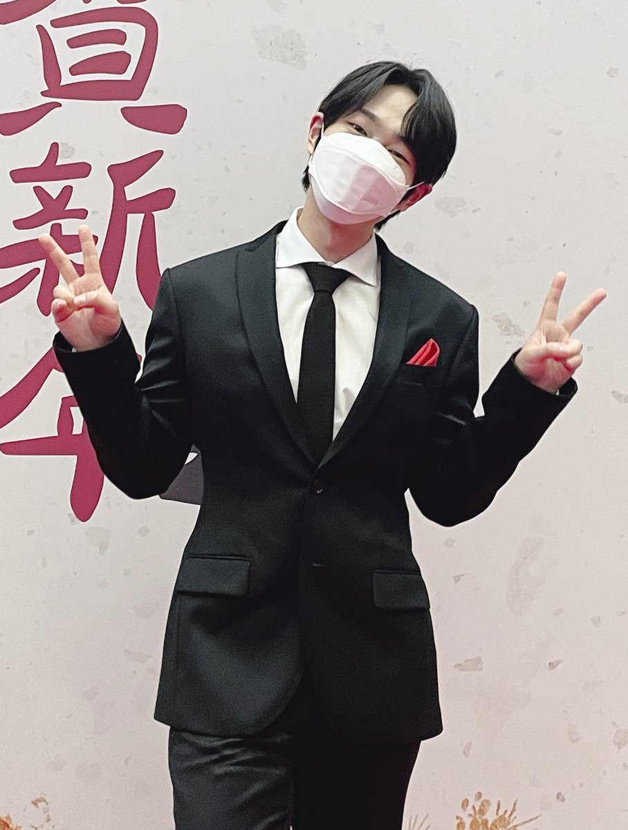 latte_latteee's tweet photo. 예쁜 허리 라인 어디 안 가죠❤
#온유 #진기 #샤이니 #ONEW #SHINee https://t.co/9cgXTu7FgS