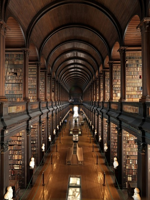 robinripley's tweet image. Trinity College Library, Dublin, Ireland #TrinityCollegeLibrary #Dublin #Ireland loriburton.com
