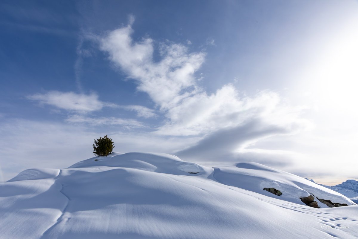 JPhotomoments's tweet photo. Morning and happy Monday!

#Wallis #snow #wintersport #landscape https://t.co/jcOfb03ewU