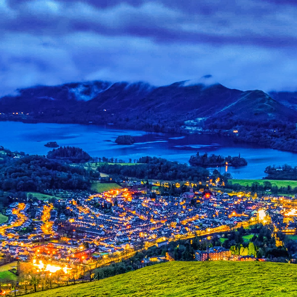 lakesrhino's tweet image. Morning everyone hope you are well. Pre dawn view over Keswick, Derwentwater and Cat Bells from Latrigg. Have a great day. @keswickbootco @FeatureCumbria #LakeDistrict