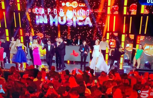 viaggrego's tweet photo. Gestori di #Discoteche #Indignati da ciò che hanno visto in #TV su #Canale5 nella #Trasmissione in onda a #Capodanno https://t.co/5SMhxgBLVH https://t.co/503l5Gwudr