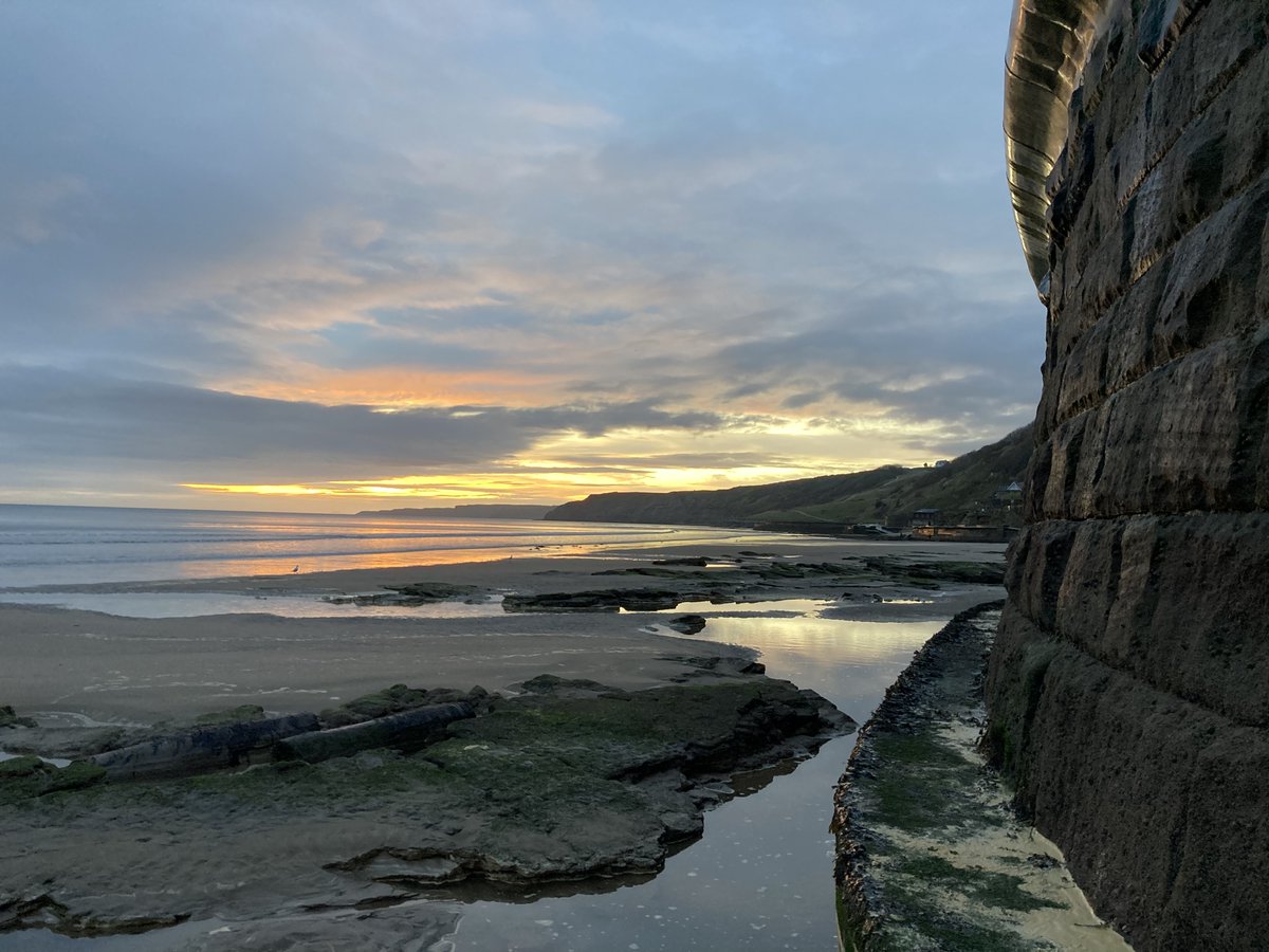 #mondaythoughts #Scarborough 🥰 A #sunrise 🌅Photo taken last month in South Bay looking down the @ClevelandWayNT 👌 Have a wonderful day everyone 🥰