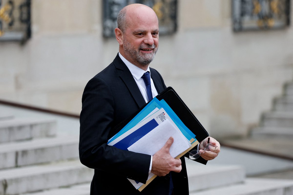 BFMTV's tweet photo. 🔴 EN DIRECT 
Jean-Michel Blanquer justifie la publication tardive du nouveau protocole sanitaire, "pour être au plus près de la réalité"
https://t.co/F3lOswB6NS https://t.co/OolklphzhX
