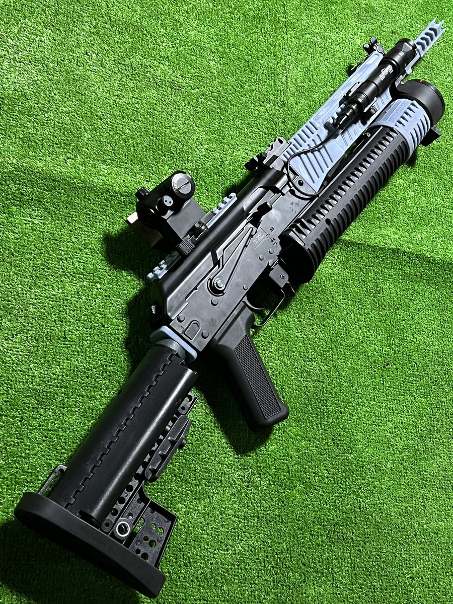 itsumono310's tweet photo. PP-19ビゾンカスタム仮組み
分隊支援モデルみたいにしたかったので色々延長しました。もっと長くした方が良かったかも… https://t.co/jhWcPL37su