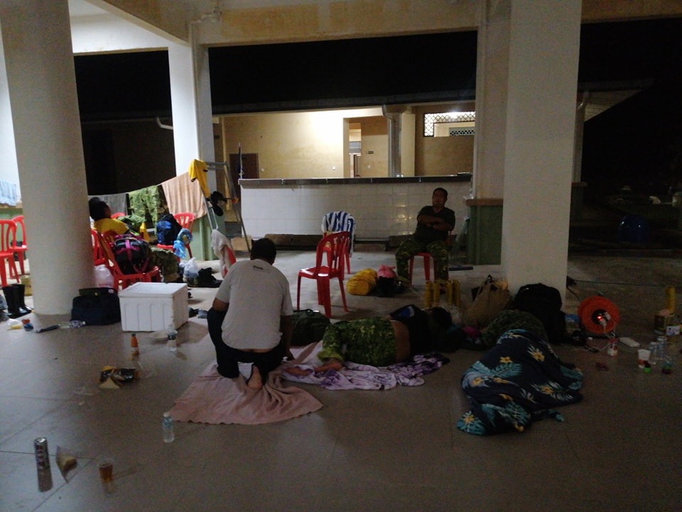 Menyambut tahun baru bersama anggota di lapangan.
Masjid Kg Gajah Mati (antara kg yg paling teruk dilanda banjir) jadi Markas Taktikal bg pasca banjir Mentakab