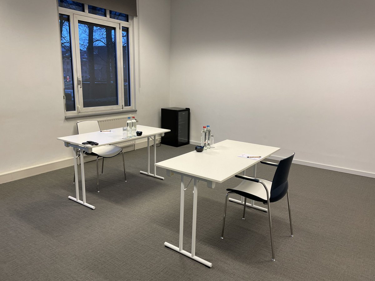 I’m loving the vibe in this meeting room! 😅