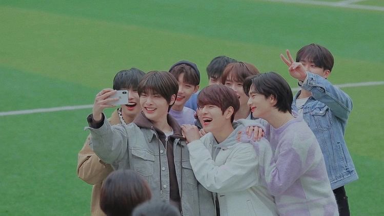 stray kids responding to “can we try again?” 

a thread.