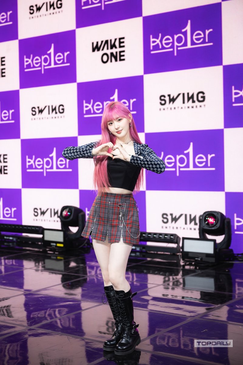 KEP1ERCENTRAL's tweet photo. [PHOTO] 220103 — Photos of CHAEHYUN from Kep1er Debut Media Showcase

#Kep1er #케플러 #김채현 #CHAEHYUN 
@official_kep1er https://t.co/nSEPxPGbH0