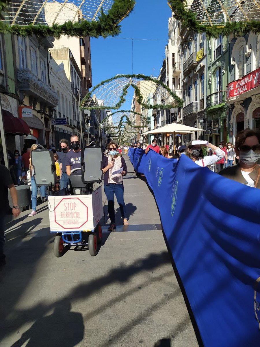 DespilfarroAlim's tweet photo. #StopDerroche volvió a lanzar esta mañana su mensaje por la Calle Triana de Las Palmas de Gran Canaria
https://t.co/3t82NmeQNX https://t.co/wDdm71Y8Jt