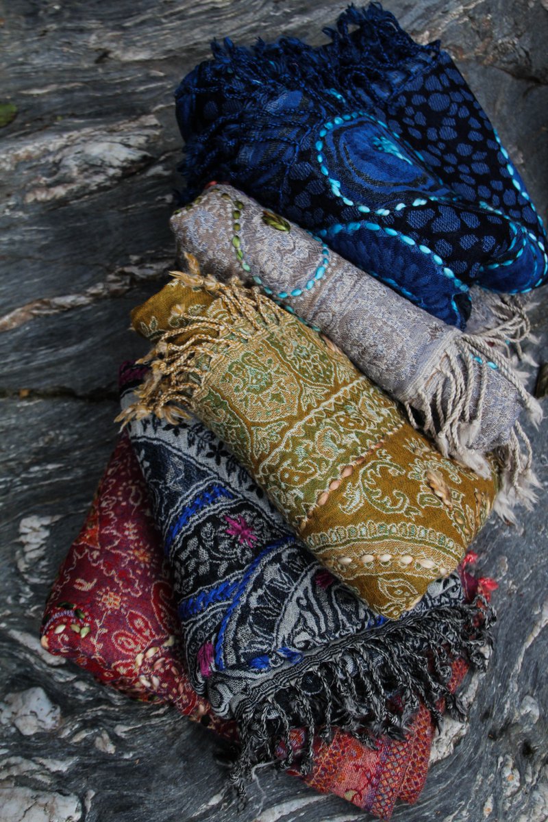 TAlpujarra's tweet photo. LOS DEJARÁS CON LA BOCA ABIERTA | Empieza la cuenta atrás en #Capileira, nos adentramos en los últimos días de la #navidad y todavía quedan #regalos por hacer. Productos más TOP con los que dejarás a la gente que más quieres sin palabras. ✨✨✨✨✨✨✨✨✨ https://t.co/bwx7mf0uaY