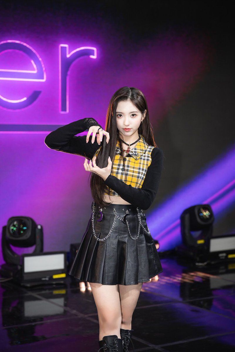 05KYSFEED's tweet photo. [📸] Kep1er Media Debut Showcase Preview with Yeseo !

🖇️ https://t.co/FBzhavFbN3…

#강예서 #YESEO #KEP1ER @official_kep1er https://t.co/QBd902Pksb