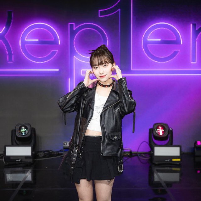 hiyyoung_com's tweet photo. KEP1ER is officially debuting in 21 mins 😭😭💗

KEP1ER IS HERE
#Kep1er_응답応答回答_WADADA
#Kep1er #케플러
@official_kep1er https://t.co/vUQm7WuLhO
