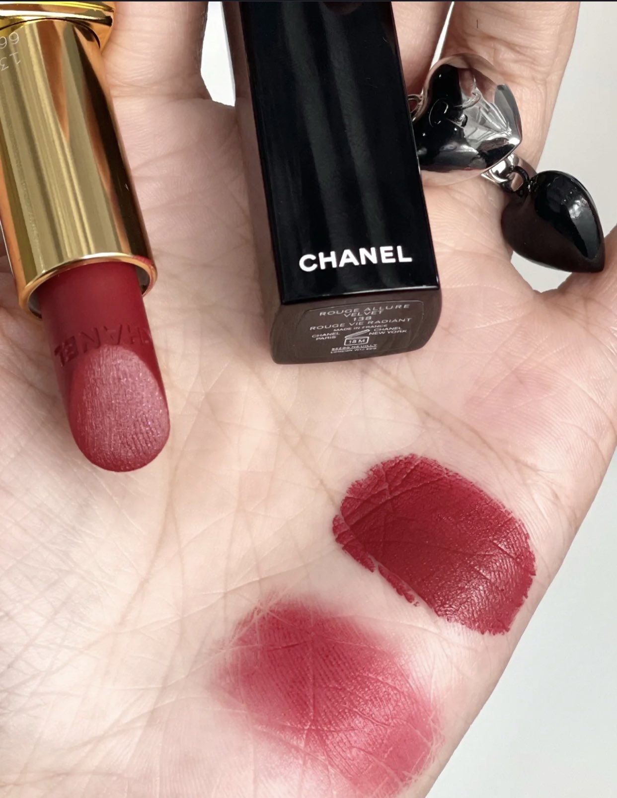 ROUGE ALLURE VELVET LA COMÈTE A radiant allure 138 - Rouge vie radiant |  CHANEL