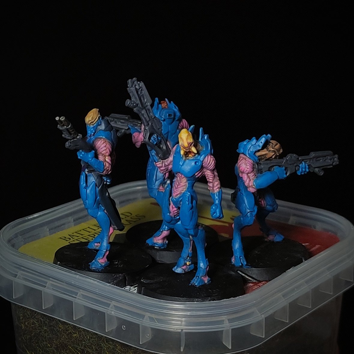 RepostTotal's tweet photo. It's time for some pink paint! π#squadgoals #CombinedArmy #InfinityTheGame #Shasvastii #Nox #Mentor #paintingminiatures #batchpainting https://t.co/aySXN2rOGg