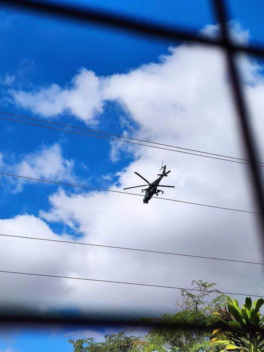 Cynthia23303873's tweet photo. @SAdamsR2P @PillaiPriy Even though there is no fighting in NyaungPinGyiTaw,Wetlet,Junta fired with 4 Mi-35 helicopters,forcing locals to flee. A helicopter fired &amp; deployed abt 50 troops. Now troops are besieging the monastery in village.
#2022Jan3Coup
#WhatsHappeningInMyanmar https://t.co/Jcp4xwrh0r