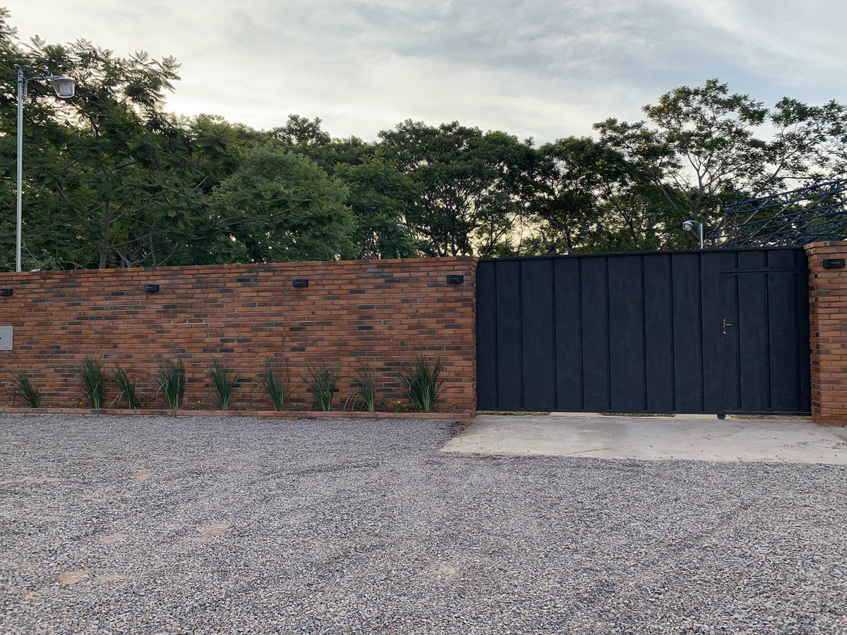 aguegiio's tweet photo. Hola gente 🥰💖
Estoy necesitando la ayuda de ustedes para llegar a más personas con nuestro nuevo emprendimiento estamos alquilando nuestra quinta, está ubicado en el centro mismo de ypacarai, para que vengan a despejarse de todo. Sigue ⬇️⬇️ https://t.co/JmNsBKoOcB
