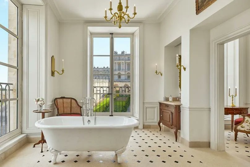 ParisArtDeVivre's tweet photo. How would you like a bathroom 🛁 with a view on the #ChateauDeVersailles?
Make your #dreamcomtrue at hotel Airelles, Le Grand Contrôle, #Paris.
The chef is no less than #AlainDucasse... 🌟🌟🌟🌟🌟
@CVersailles #luxuryhotel #luxurylifestyle https://t.co/O4rtxhaIIH